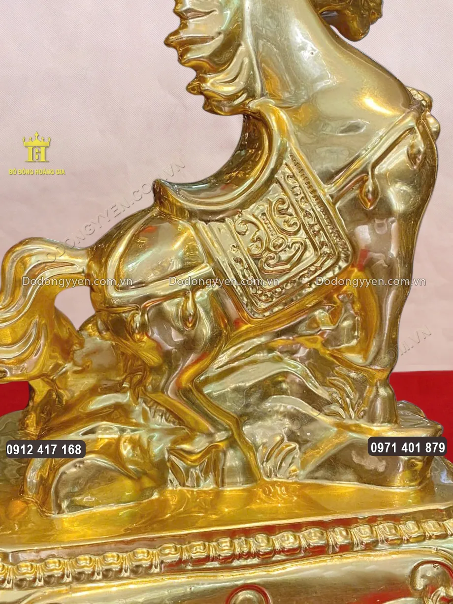 Từng họa tiết hoa văn được chăm ch&uacute;t tỉ mỉ